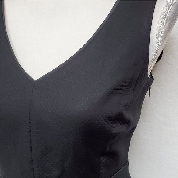 TOMMY Hilfiger Black Diamond Texturex Sleeveless V-neck Fitted Waist Shift Dress - Picture 6 of 13